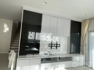 Haus zur Miete und zum Kauf mit 4 Zimmer in Lam Luk Ka, Pathum Thani