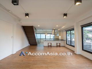 For rent 3 bed townhouse in Sathon, Bangkok