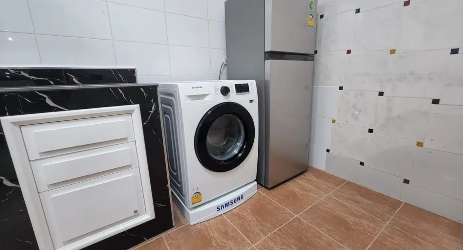Casa adosada en alquiler y en venta de 2 habitaciones en Bang Lamung, Chonburi