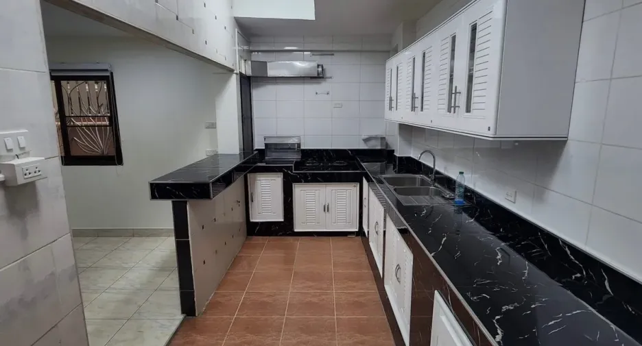 Casa adosada en alquiler y en venta de 2 habitaciones en Bang Lamung, Chonburi