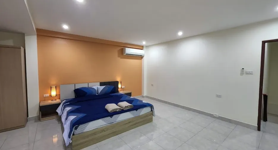 Casa adosada en alquiler y en venta de 2 habitaciones en Bang Lamung, Chonburi