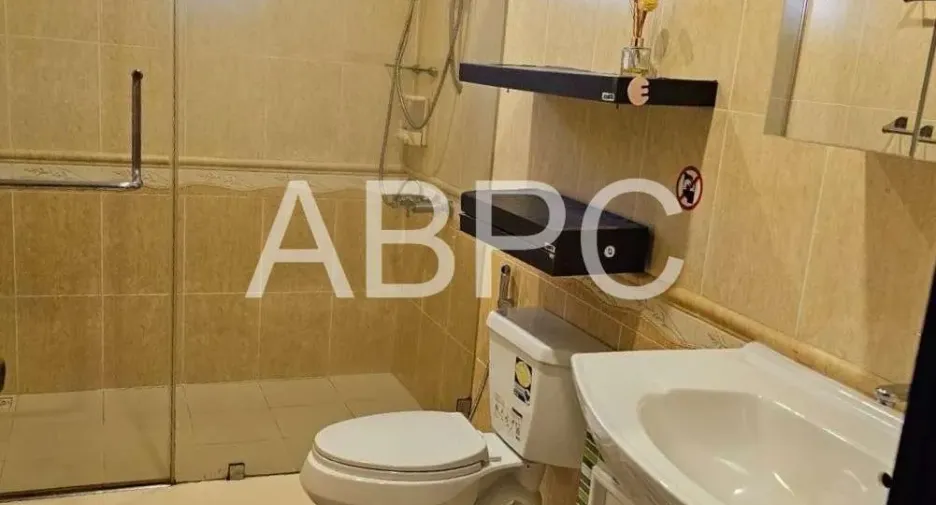 Casa adosada en alquiler y en venta de 2 habitaciones en Bang Lamung, Chonburi