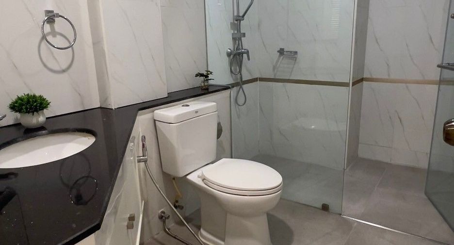 For rent 3 Beds apartment in Khlong Toei, Bangkok