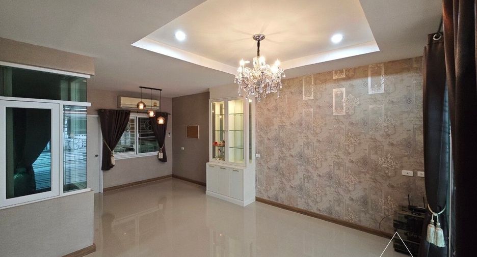 For sale 5 Beds townhouse in Mueang Nonthaburi, Nonthaburi
