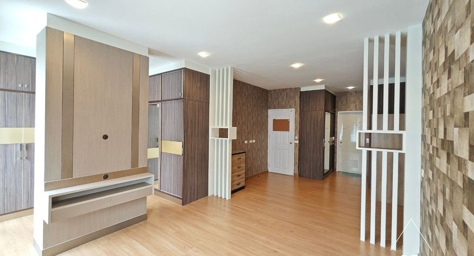 For sale 5 Beds townhouse in Mueang Nonthaburi, Nonthaburi