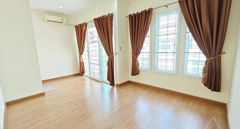 For sale 5 Beds townhouse in Mueang Nonthaburi, Nonthaburi