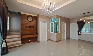 For sale 5 bed townhouse in Mueang Nonthaburi, Nonthaburi