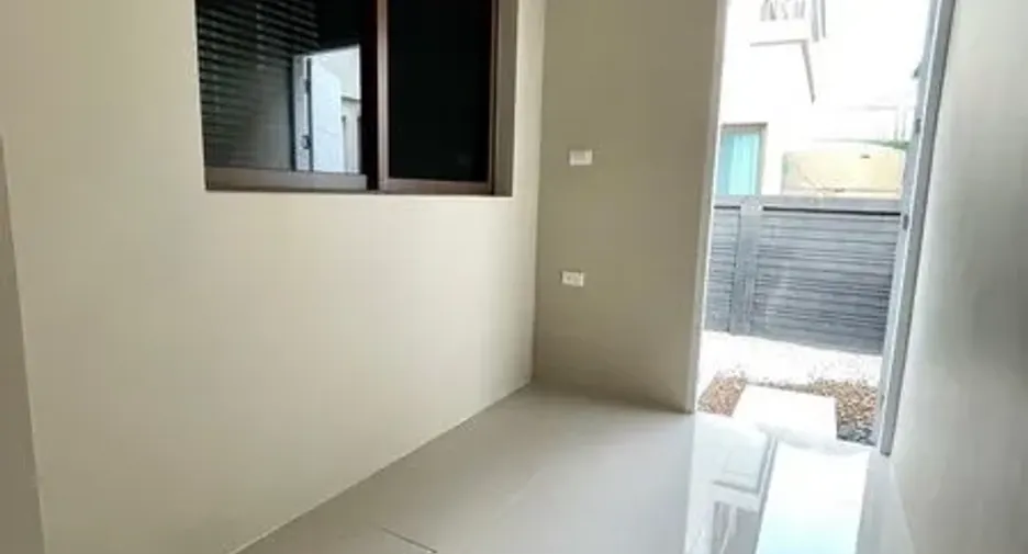 Casa en alquiler de 4 habitaciones en Bang Kapi, Bangkok