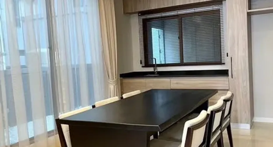 Casa en alquiler de 4 habitaciones en Bang Kapi, Bangkok