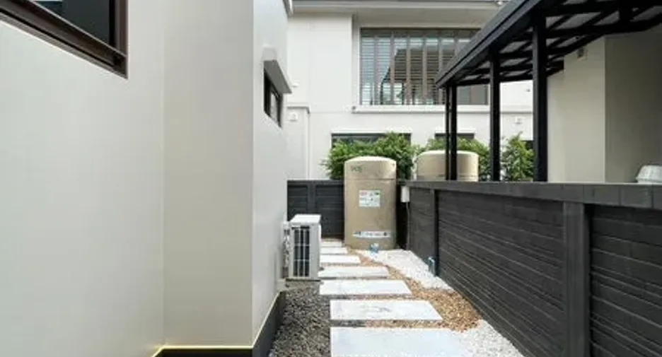 Casa en alquiler de 4 habitaciones en Bang Kapi, Bangkok