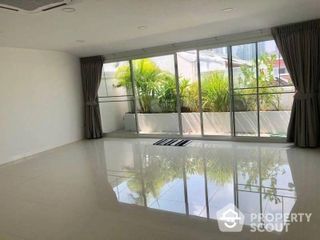 For sale 4 Beds townhouse in Sathon, Bangkok