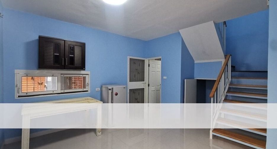 For rent 3 bed townhouse in Pak Kret, Nonthaburi