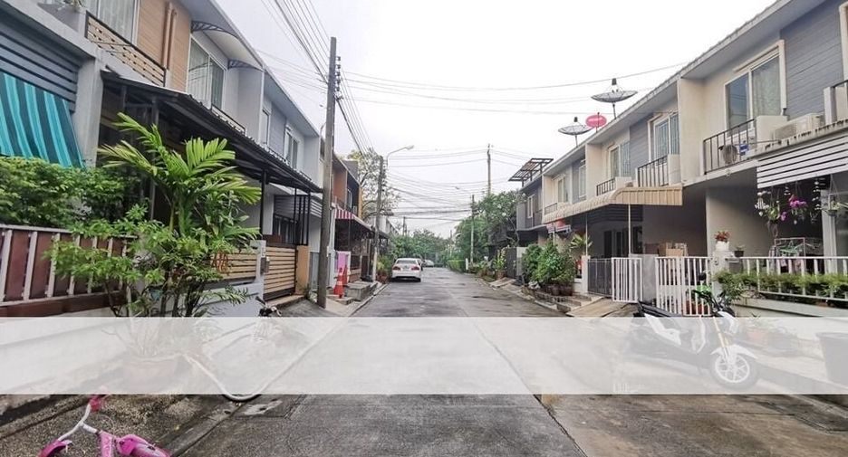 For rent 3 bed townhouse in Pak Kret, Nonthaburi