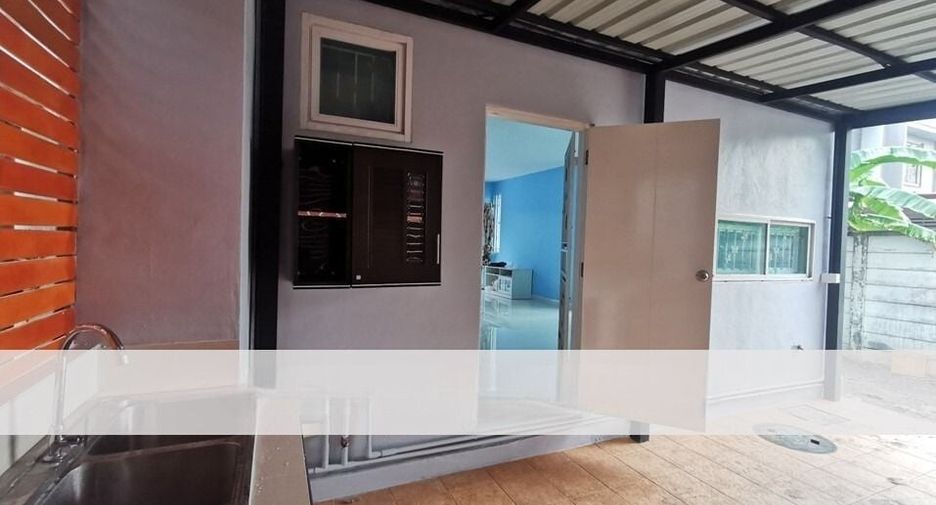 For rent 3 bed townhouse in Pak Kret, Nonthaburi