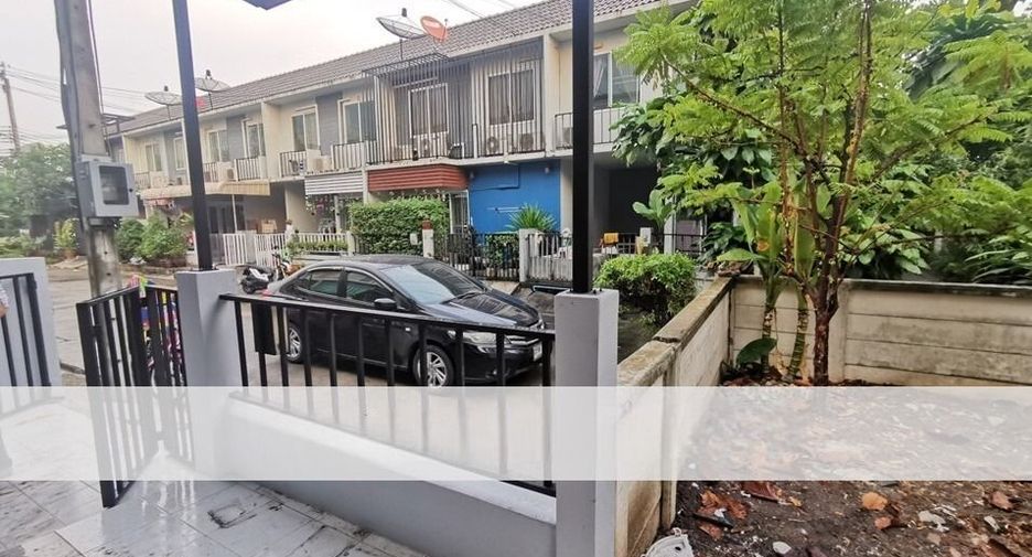 For rent 3 bed townhouse in Pak Kret, Nonthaburi