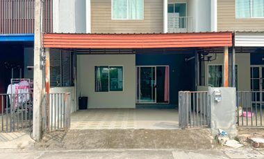 For sale 3 Beds townhouse in Lam Luk Ka, Pathum Thani