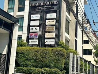 For rent 5 Beds townhouse in Wang Thonglang, Bangkok