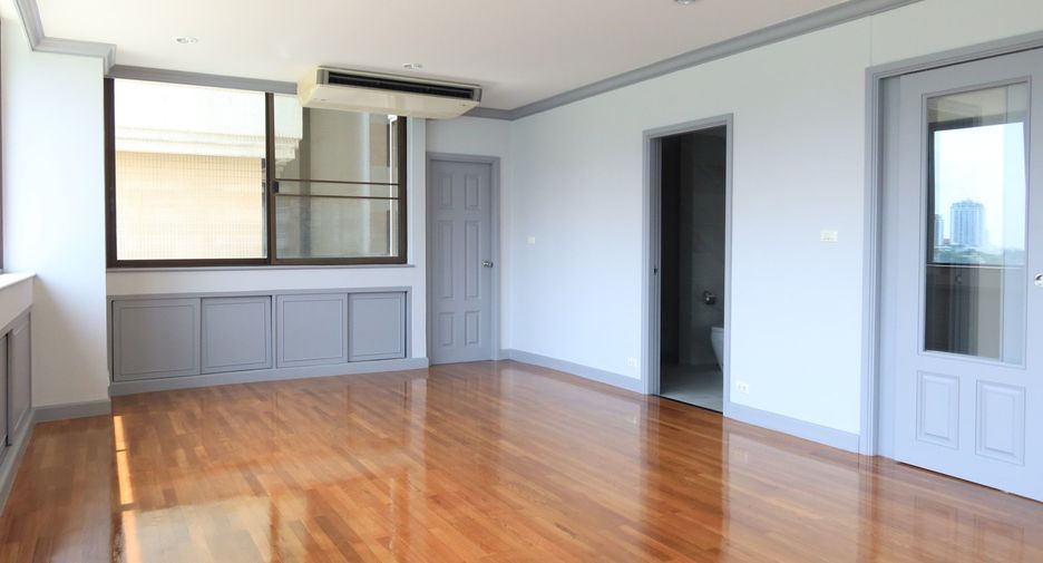 For rent 4 Beds condo in Khlong Toei, Bangkok