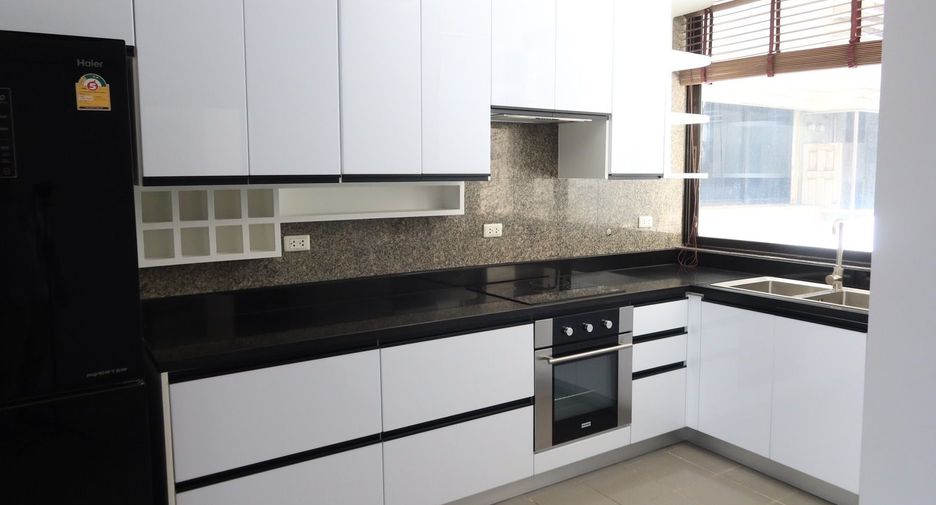 For rent 4 Beds condo in Khlong Toei, Bangkok