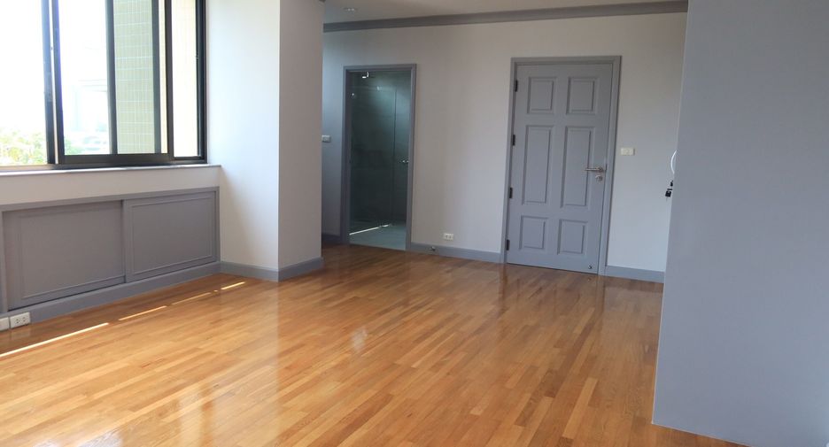 For rent 4 Beds condo in Khlong Toei, Bangkok