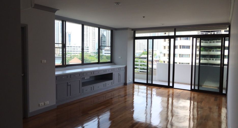 For rent 4 Beds condo in Khlong Toei, Bangkok