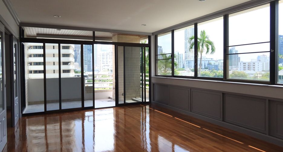 For rent 4 Beds condo in Khlong Toei, Bangkok