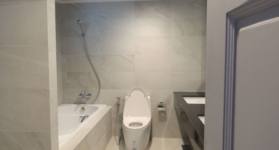 For rent 4 Beds condo in Khlong Toei, Bangkok