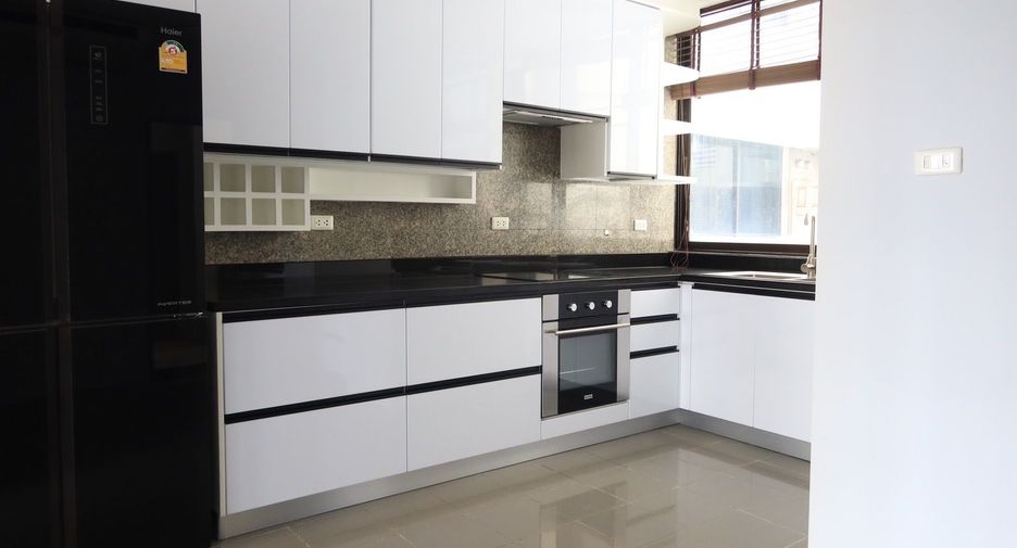 For rent 4 Beds condo in Khlong Toei, Bangkok