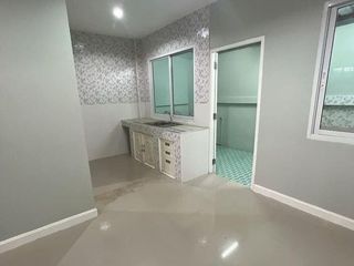 For sale 3 bed townhouse in Mueang Nakhon Pathom, Nakhon Pathom