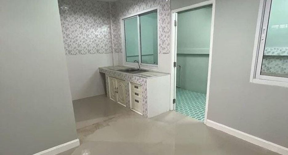 For sale 3 Beds townhouse in Mueang Nakhon Pathom, Nakhon Pathom