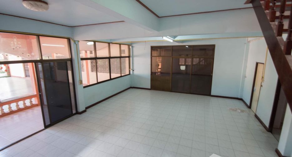 For sale 9 bed house in Mueang Chachoengsao, Chachoengsao