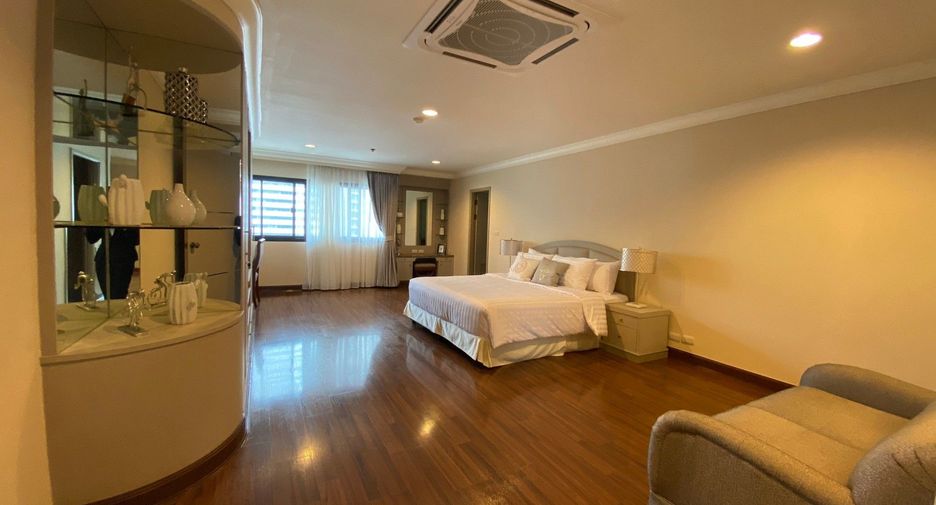 For rent 3 bed condo in Watthana, Bangkok