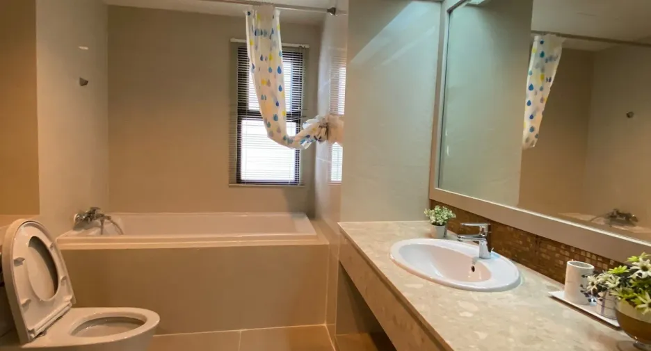 For rent 3 bed condo in Watthana, Bangkok
