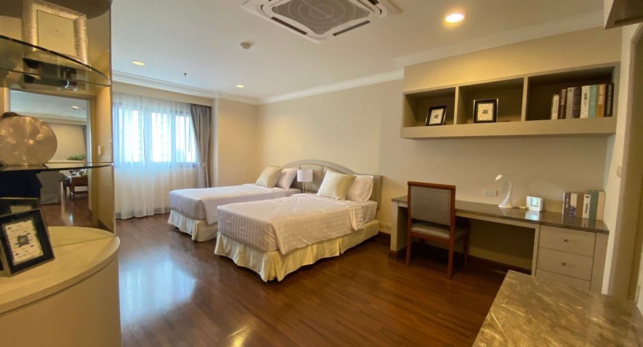 For rent 3 bed condo in Watthana, Bangkok