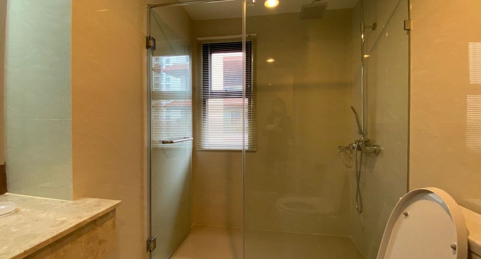 For rent 3 bed condo in Watthana, Bangkok