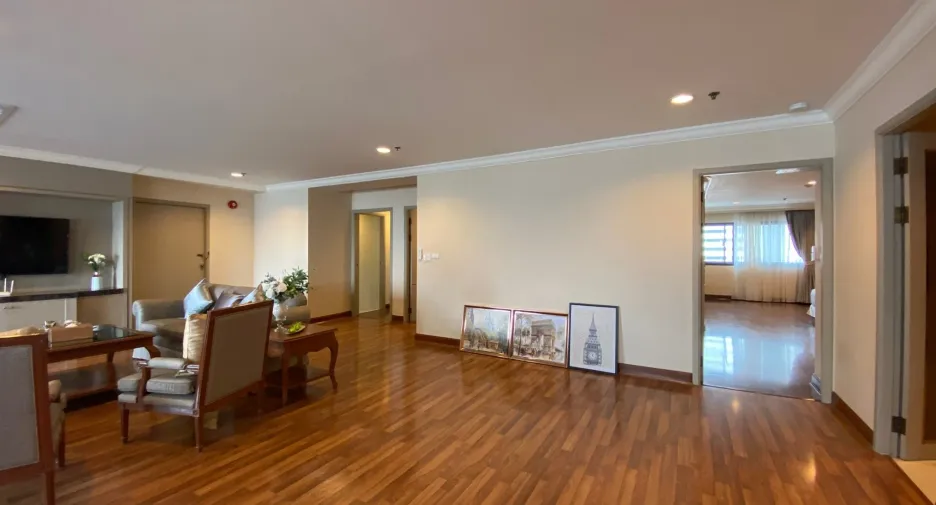 For rent 3 bed condo in Watthana, Bangkok