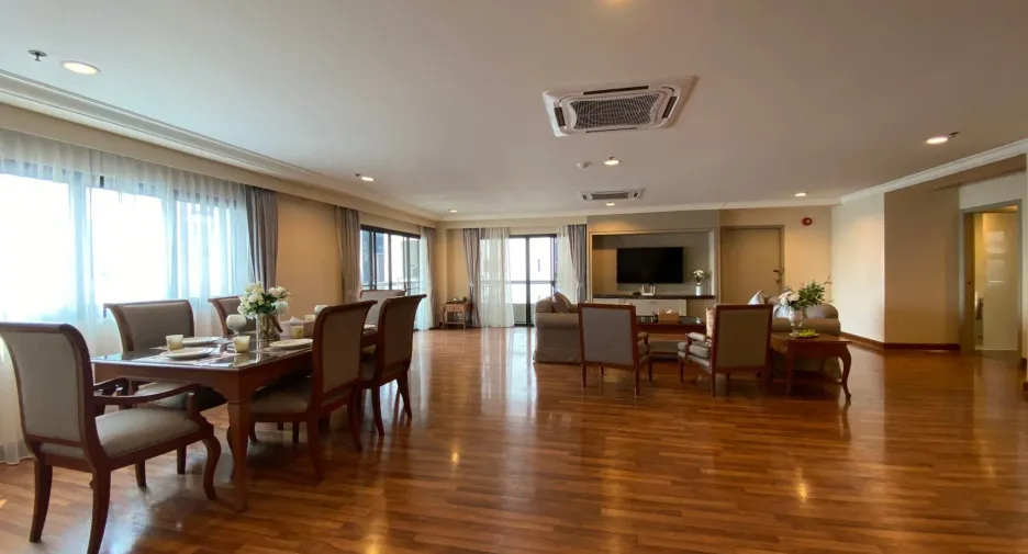 For rent 3 bed condo in Watthana, Bangkok