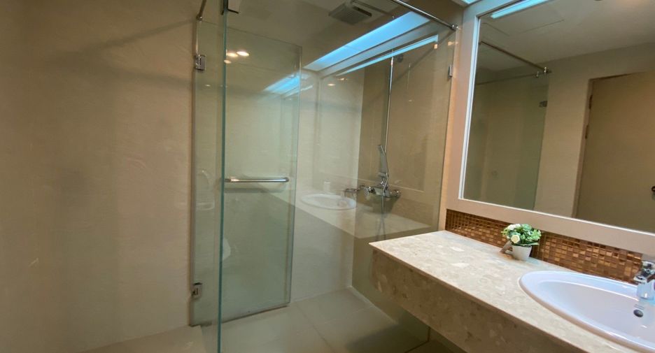 For rent 3 bed condo in Watthana, Bangkok