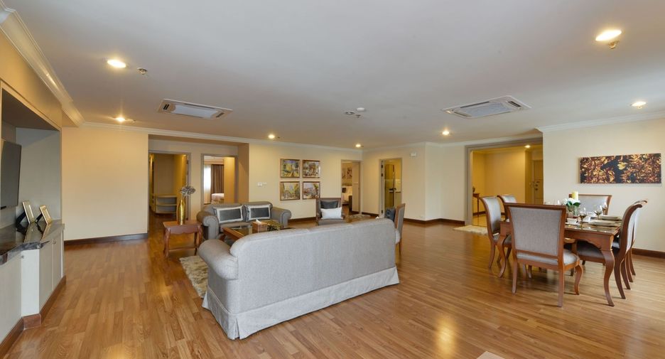 For rent 3 bed condo in Watthana, Bangkok