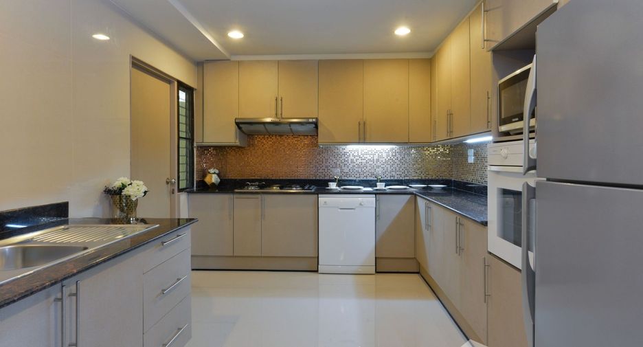 For rent 3 bed condo in Watthana, Bangkok