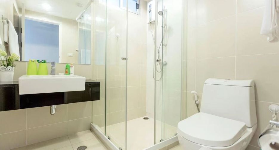 For sale 2 bed condo in Huai Khwang, Bangkok