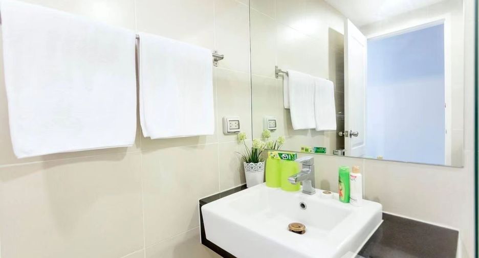 For sale 2 bed condo in Huai Khwang, Bangkok