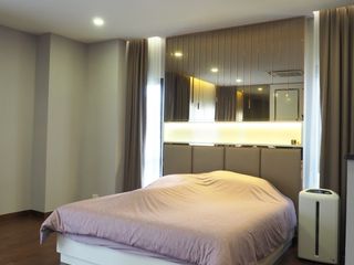 For sale 4 Beds house in Taling Chan, Bangkok