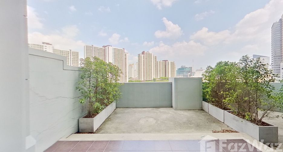 For rent 5 bed condo in Huai Khwang, Bangkok