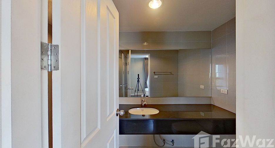 For rent 5 bed condo in Huai Khwang, Bangkok