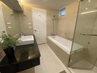 For sale 3 bed condo in Huai Khwang, Bangkok