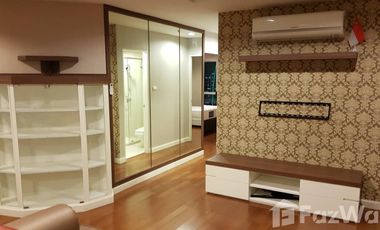 For rent 2 bed condo in Huai Khwang, Bangkok