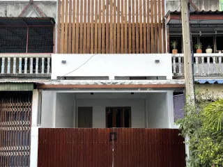 For sale 2 Beds townhouse in Mueang Lop Buri, Lopburi