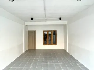 For sale 2 Beds townhouse in Mueang Lop Buri, Lopburi
