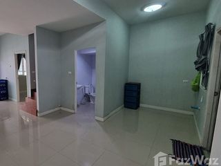 For rent 4 bed townhouse in Krathum Baen, Samut Sakhon